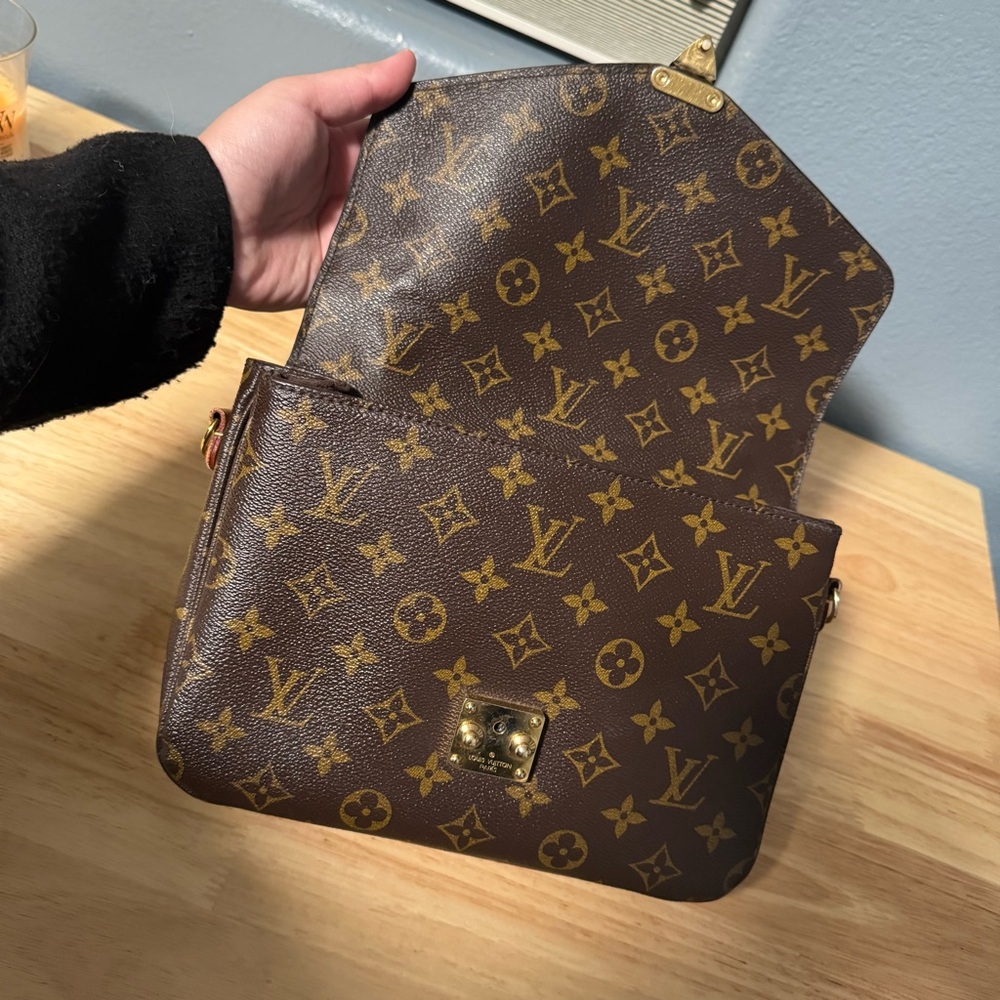 Louis Vuitton Metis Monogram - Picture 2 of 14
